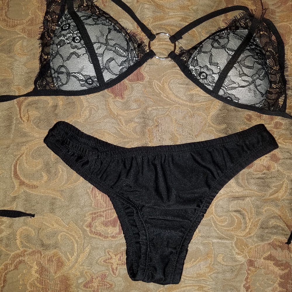 Black bikini